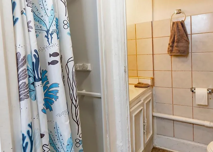 Charming - Pittsburgh's Little Italy Apartment *