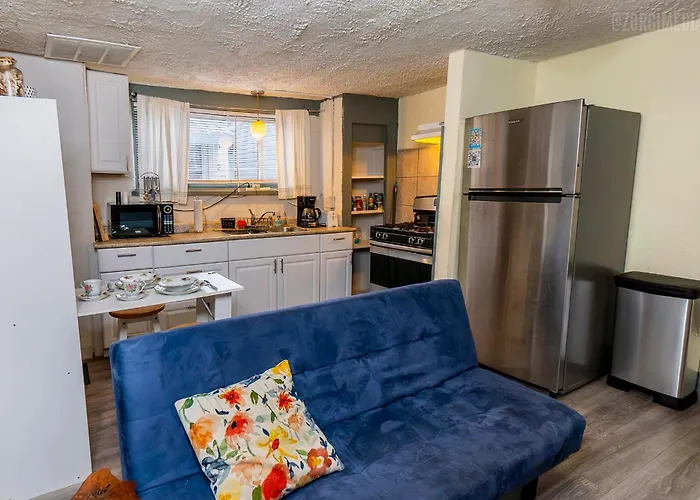 Apartment Charming - Pittsburgh's Little Italy *