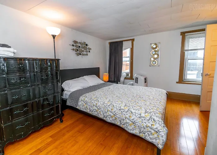 Apartment Charming - Pittsburgh's Little Italy *